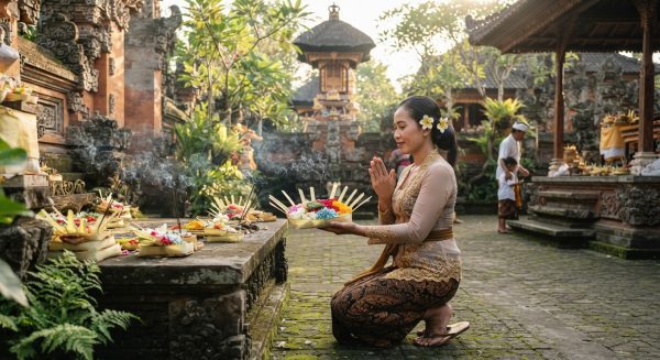 Tradisi Megah di Pulau Dewata: Fungsi dan Arti Penting Canang dalam Keseharian Masyarakat Bali