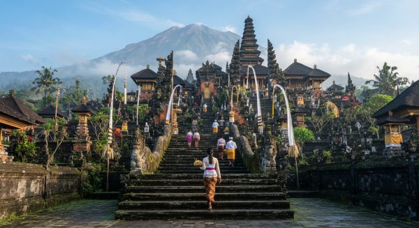 Menelusuri Jejak Sakral di Pura Besakih, Jantung Spiritual Pulau Bali