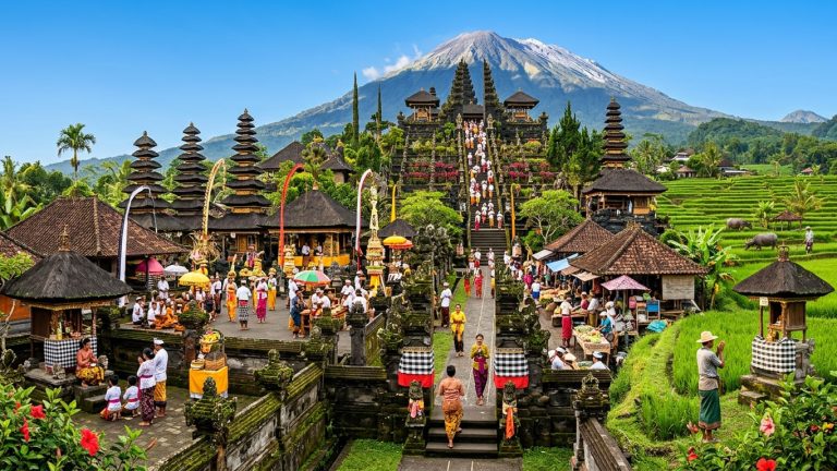Bali Punya Ribuan Pura, Ternyata Fungsinya Tidak Sama! Ini Penjelasannya