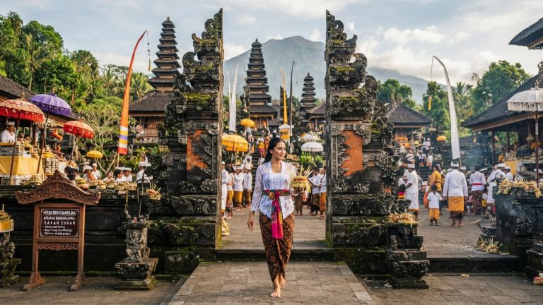Mengenal Pura-Pura Bersejarah di Bali: Sejarah, Keunikan, dan Aturan Berkunjung