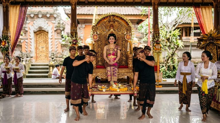 Gayot: Kursi Upacara Bali yang Berhias Ukiran, Fungsi, dan Persiapan Megayot