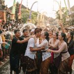 Tradisi Omed-Omedan Banjar Kaja Sesetan Bali