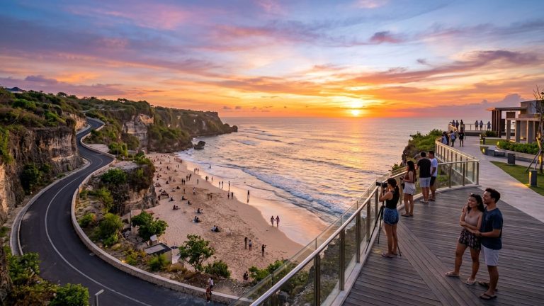 Menikmati Keindahan Sunset di Pantai Melasti Bali, Langit Jingga yang Memikat