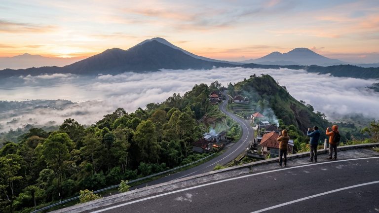 Suasana Pagi Berkabut di Kintamani, Pesona Alam Pegunungan Bali yang Menenangkan