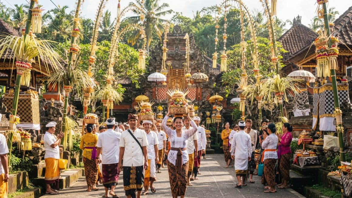 Suasana perayaan Galungan di sebuah pura di Bali dengan penjor dan umat Hindu berbaju adat berjalan beriringan.